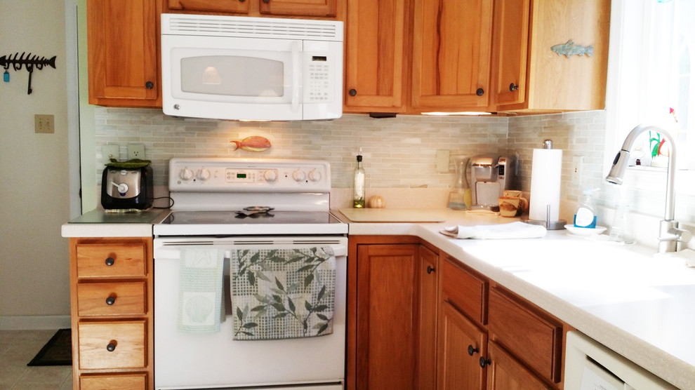 Eat-in kitchen - mid-sized transitional u-shaped medium tone wood floor eat-in kitchen idea with raised-panel cabinets, light wood cabinets, soapstone countertops, beige backsplash, mosaic tile backsplash, stainless steel appliances, an island and a single-bowl sink