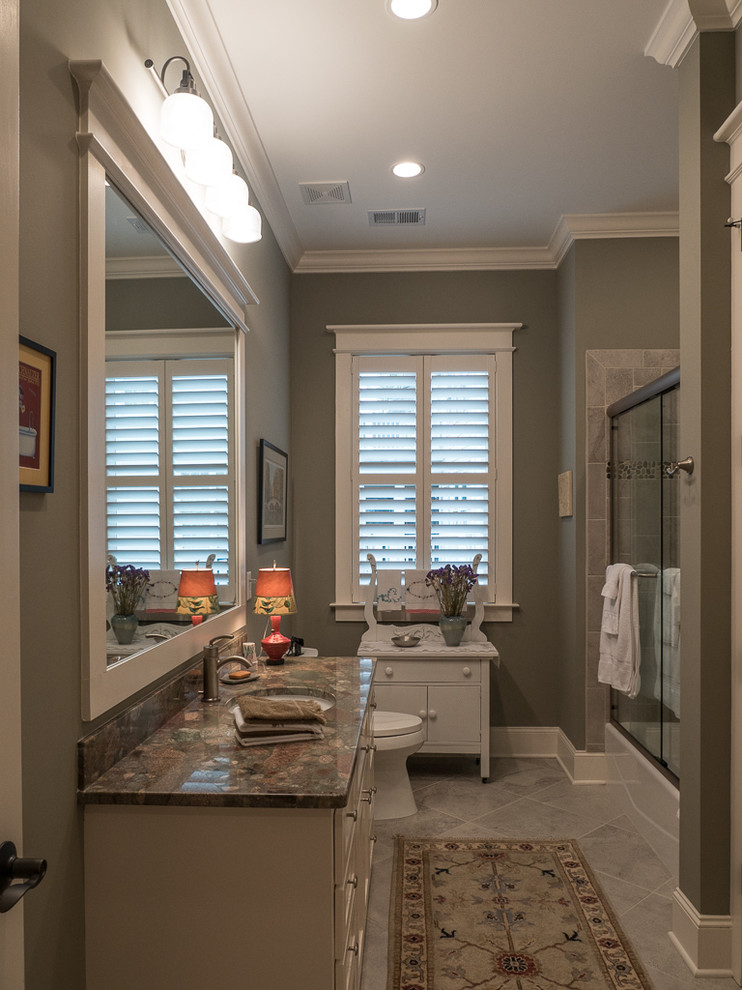 Transitional home design photo in Charleston