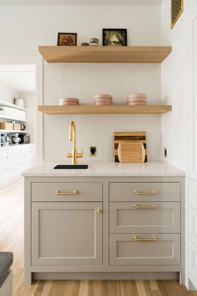 Transitional kitchen photo in Austin
