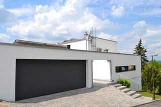 Flachdachhaus Im Bauhausstil Mit Intergrierter Grossraum Garage