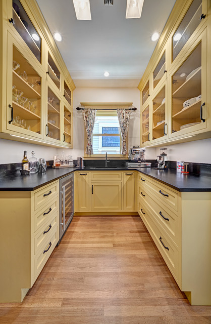 Classic Four Square Kitchen klassisk-hemmabar