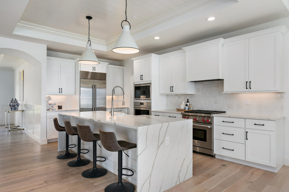 Kitchen - traditional kitchen idea in St Louis