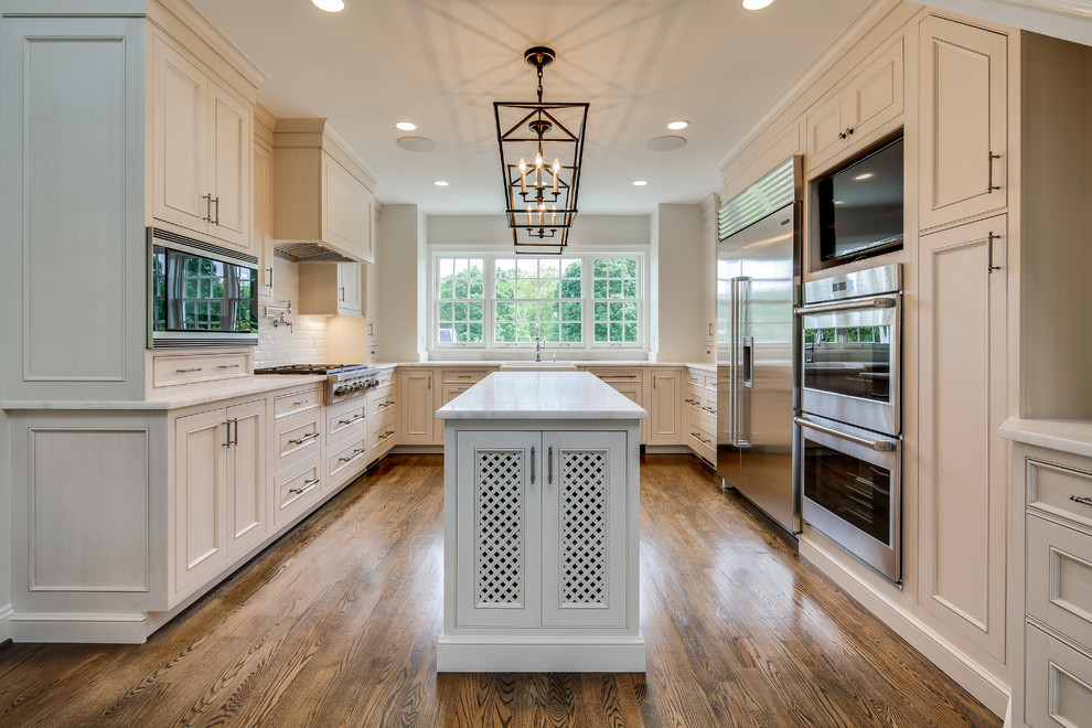 Inspiration for a modern kitchen remodel in Baltimore