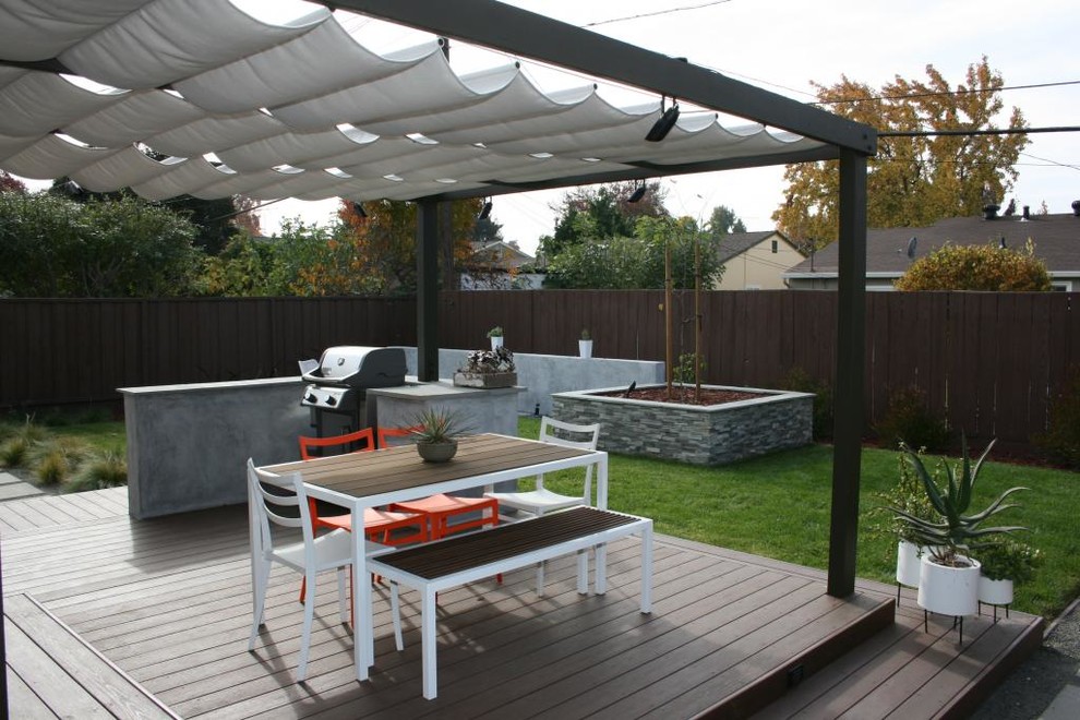 This is an example of a modern backyard patio in San Francisco with decking.