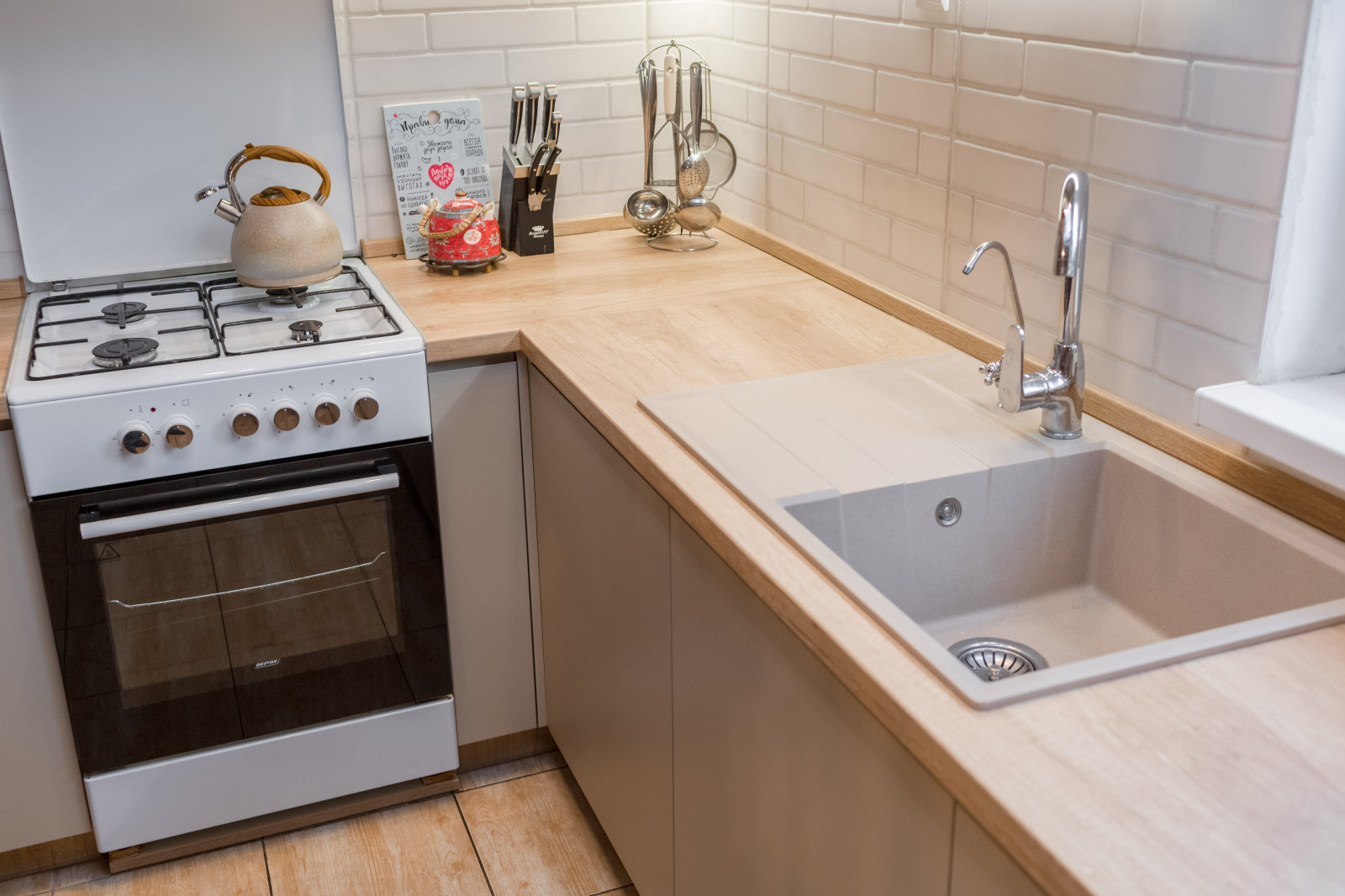 Кухня в частном доме нестандартной планировки