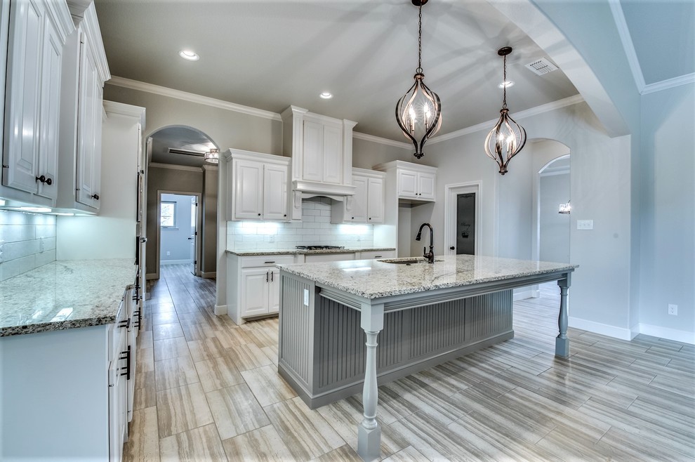 Inspiration for a transitional kitchen remodel in Austin