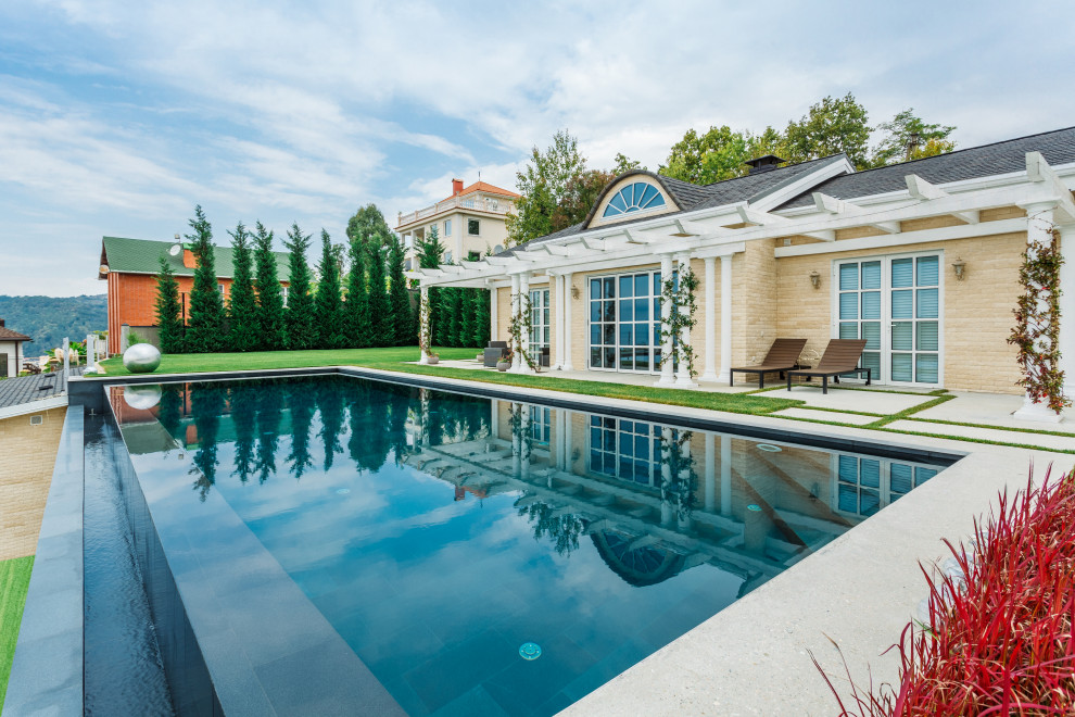 Бассейн переливного типа •Infinity• в Сочи.