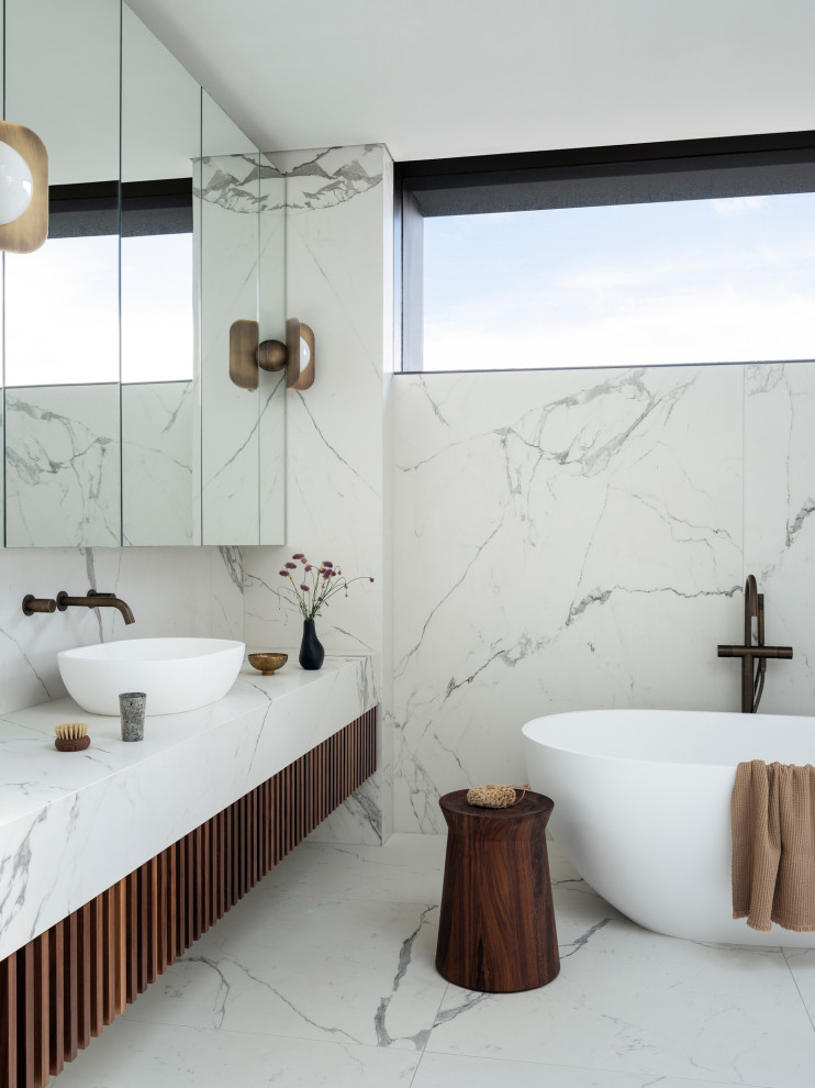 Inspiration for a contemporary bathroom in Sydney.