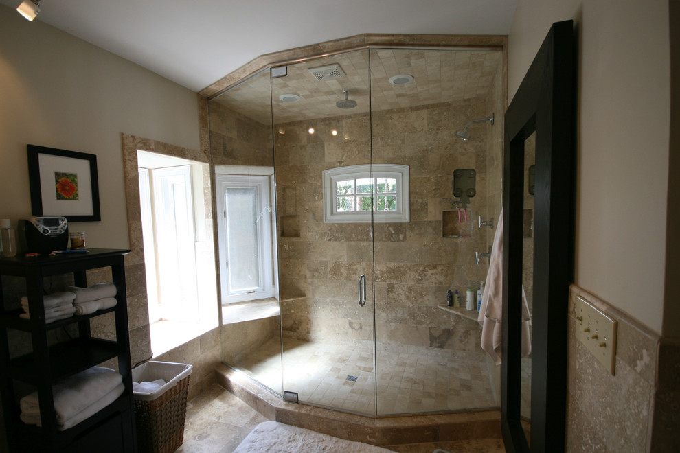 Design ideas for a mid-sized traditional master bathroom in Raleigh with a corner shower and beige walls.