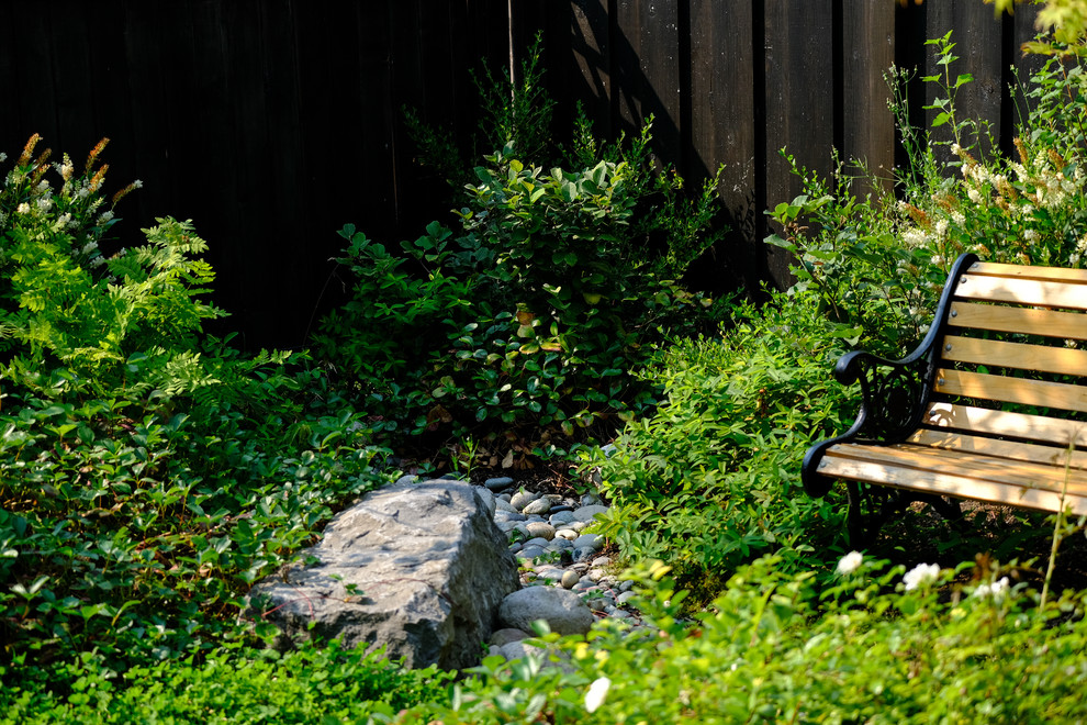 Example of a mountain style home design design in Vancouver