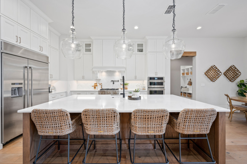 Transitional kitchen photo in Austin