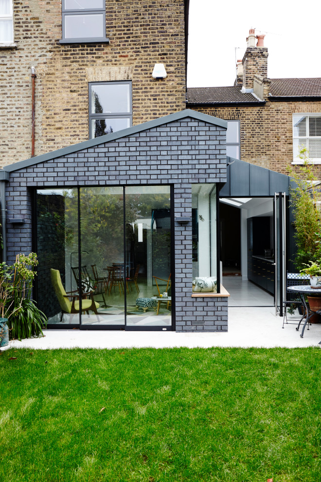 Home design - victorian home design idea in London