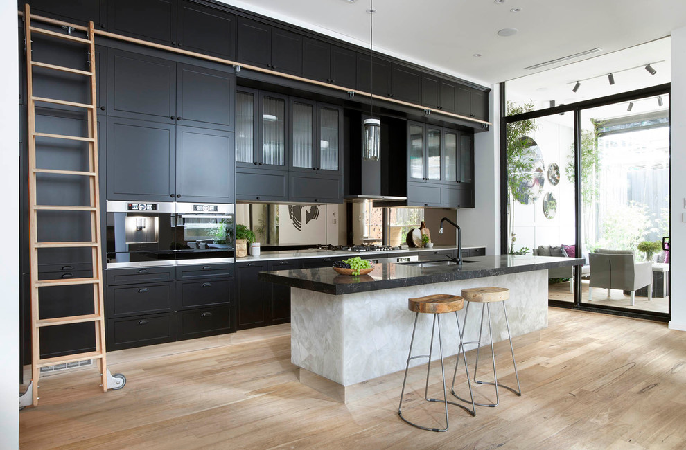 Photo of a transitional kitchen in Melbourne.