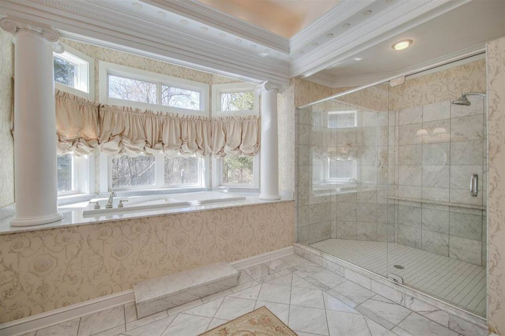 Example of a bathroom design in Boston