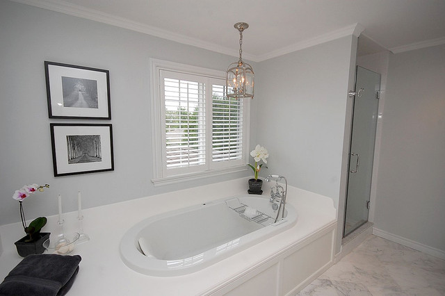 Marble Master Bath klassisk-badrum