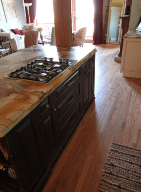 Kitchen - kitchen idea in Chicago