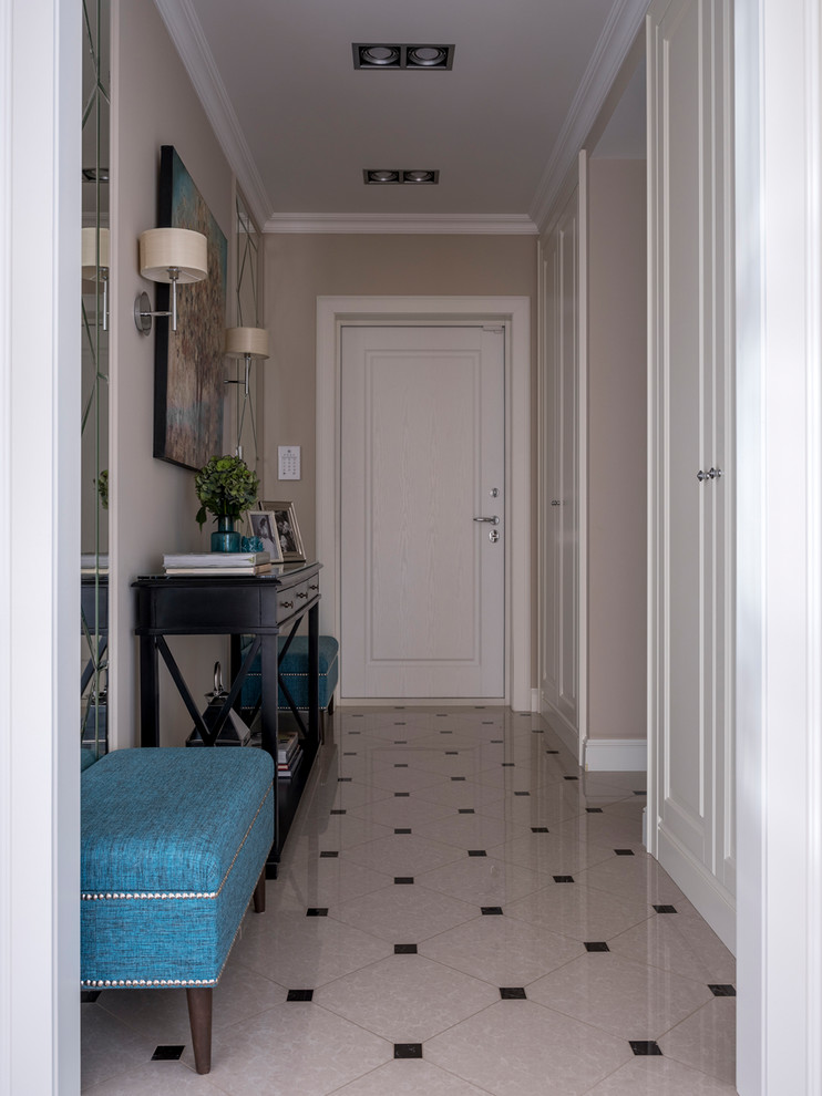 This is an example of a transitional hallway in Moscow with beige walls.