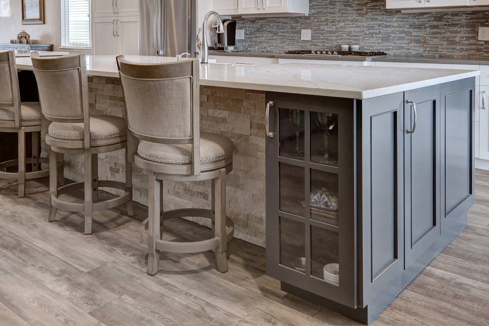 Kitchen - transitional kitchen idea