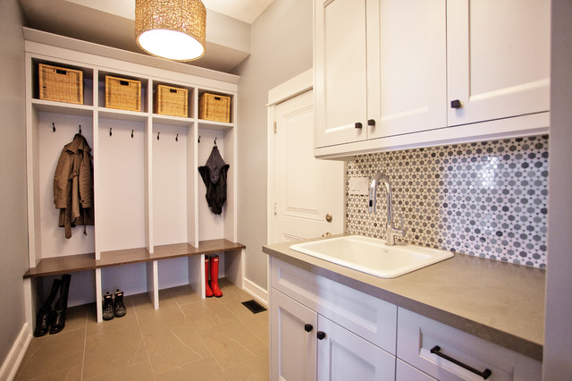 Custom Waterfront Home Barrie clasico-renovado-entrada