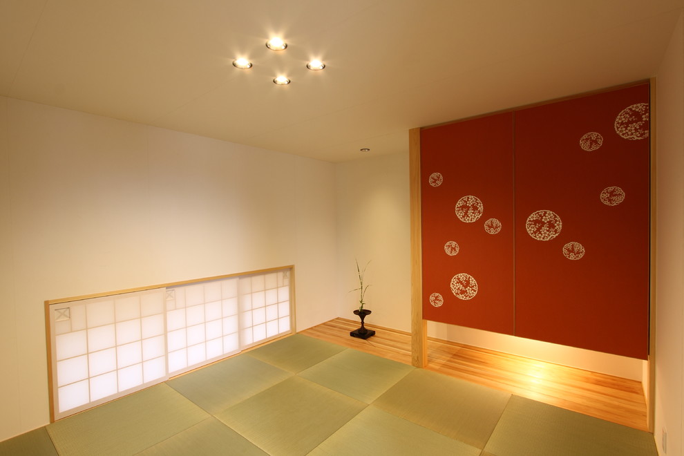 Design ideas for an asian family room in Kyoto.