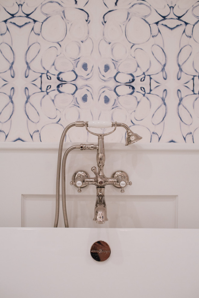 Transitional home design photo in Austin