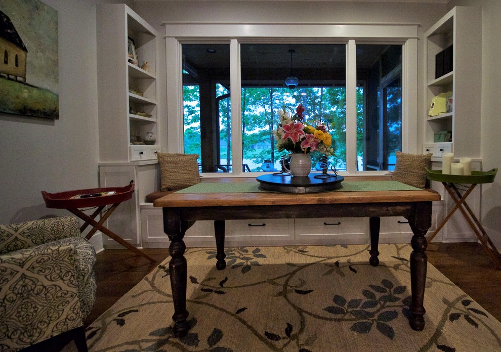 Example of a mid-sized mountain style kitchen/dining room combo design