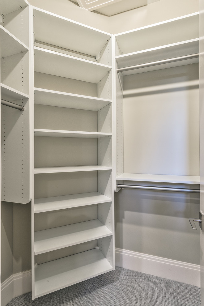 Example of a transitional home design design in Miami