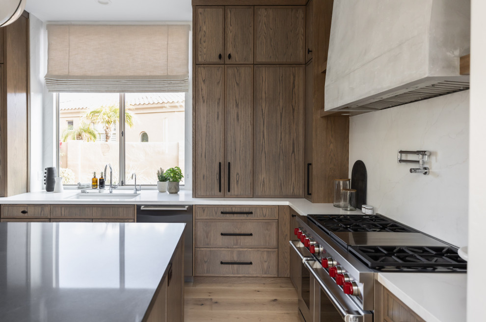 Inspiration for a modern kitchen remodel in Phoenix