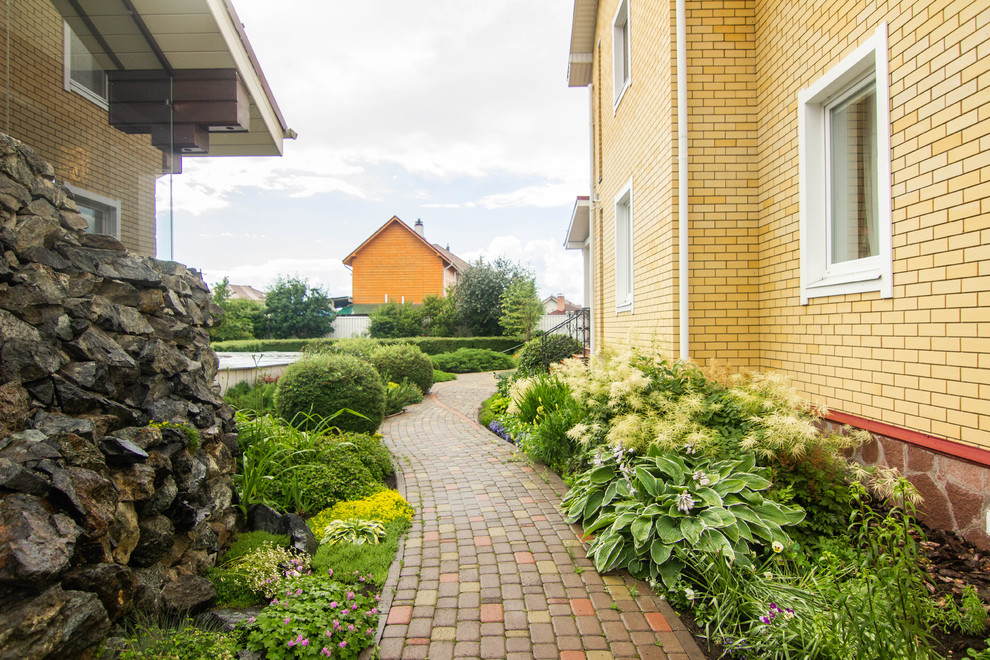 Сад с зеленой крышей