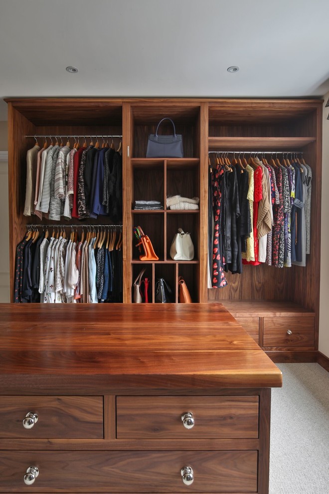 Design ideas for a traditional storage and wardrobe in Oxfordshire.