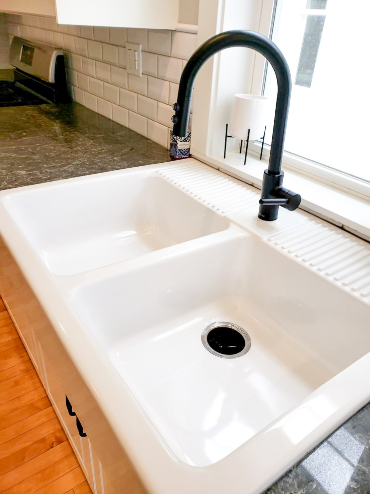 Kitchen - kitchen idea in Seattle