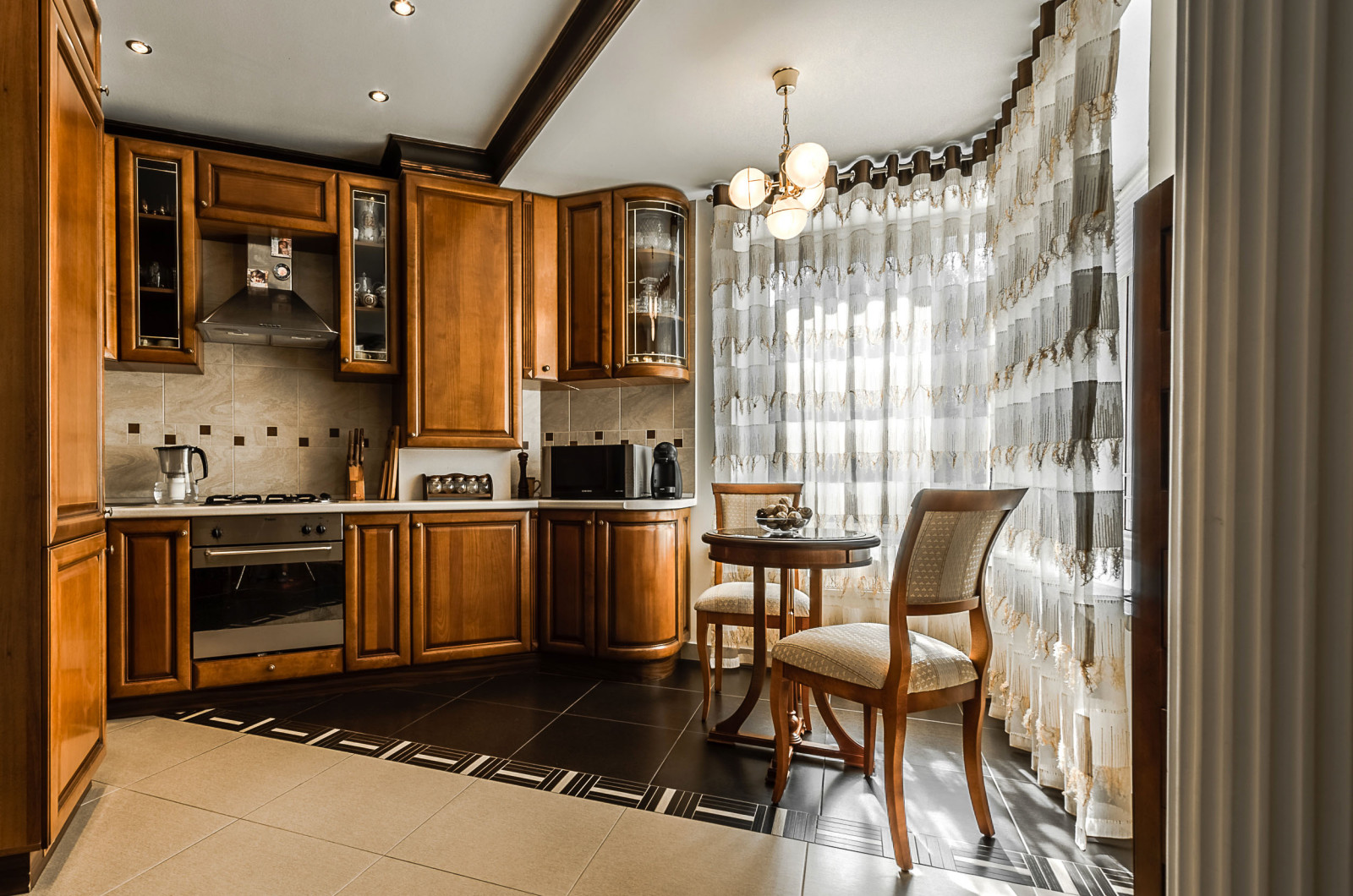 Двухкомнатная квартира в классическом стиле  и ароматом кофе.Съемка для продажи.