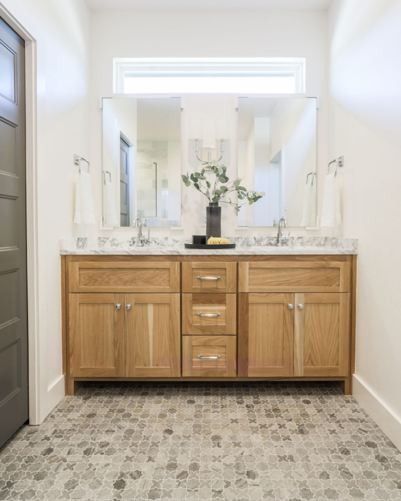 This is an example of a transitional master bathroom in Oklahoma City.