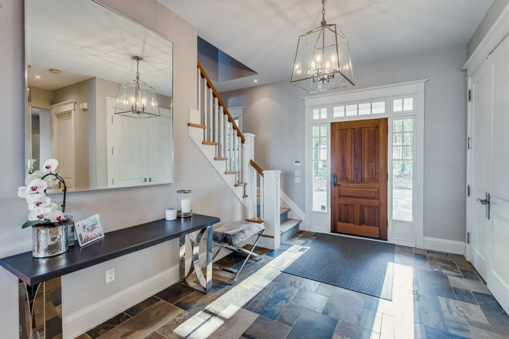 Large transitional home design photo in Toronto