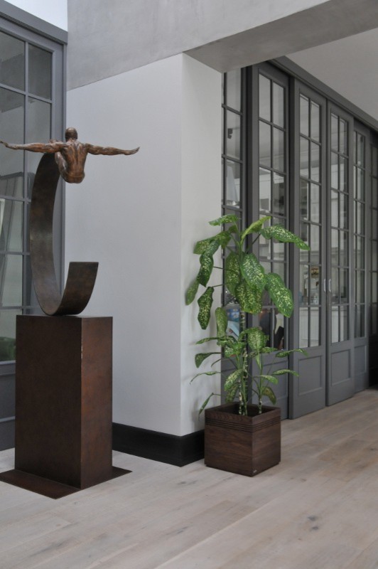 Wood panters in moden Moscow house