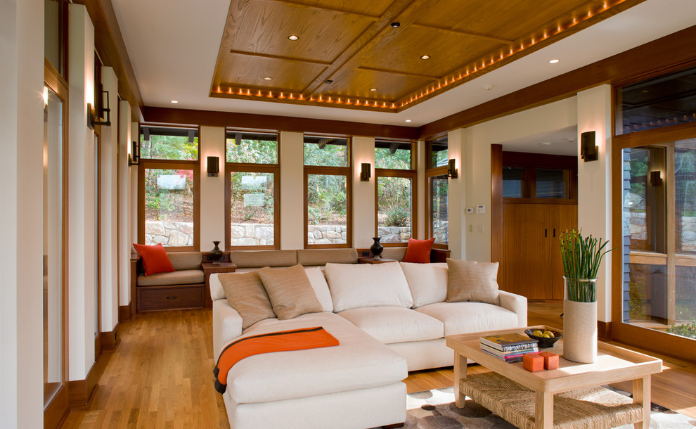 This is an example of a modern family room in New York.