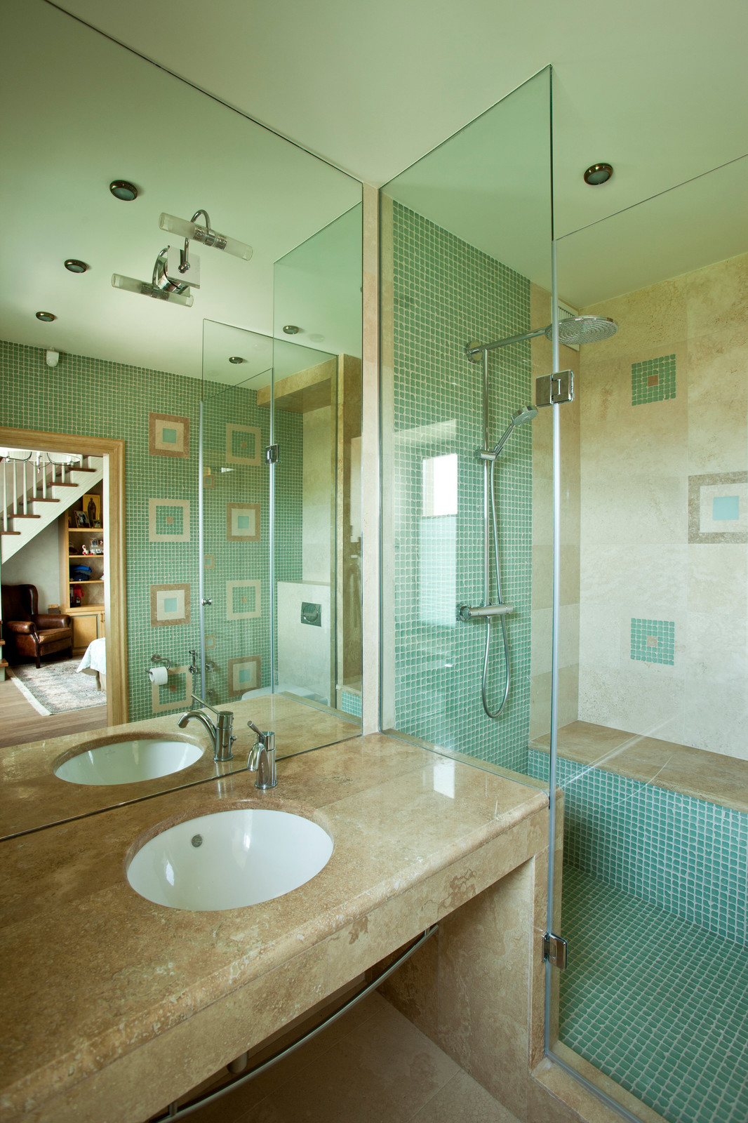 Дом с бассейном