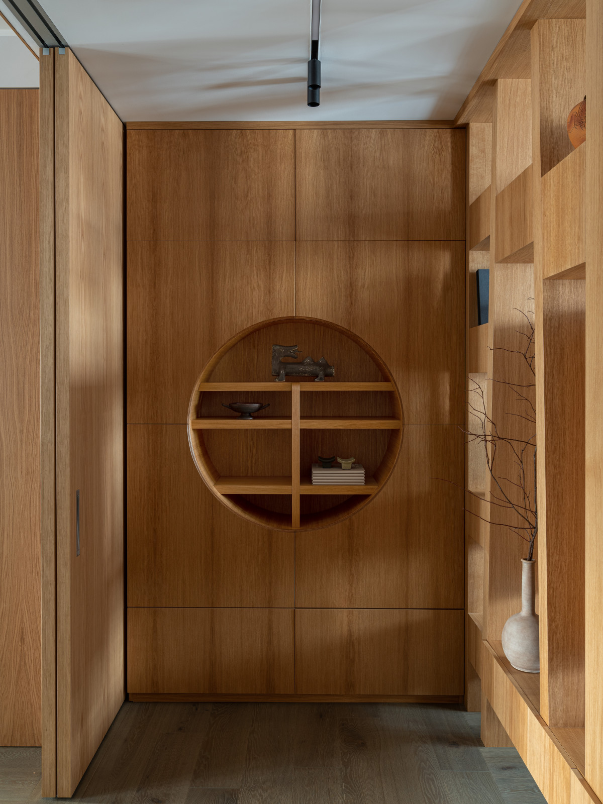 Минималистичная квартира в Москве 117 кв. м