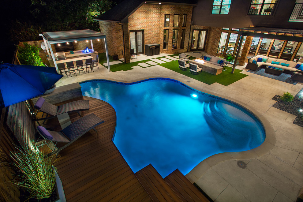 Inspiration for a mid-sized transitional side yard custom-shaped natural pool in Dallas with a water feature and concrete pavers.