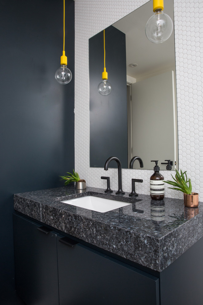 Example of a minimalist bathroom design in Toronto