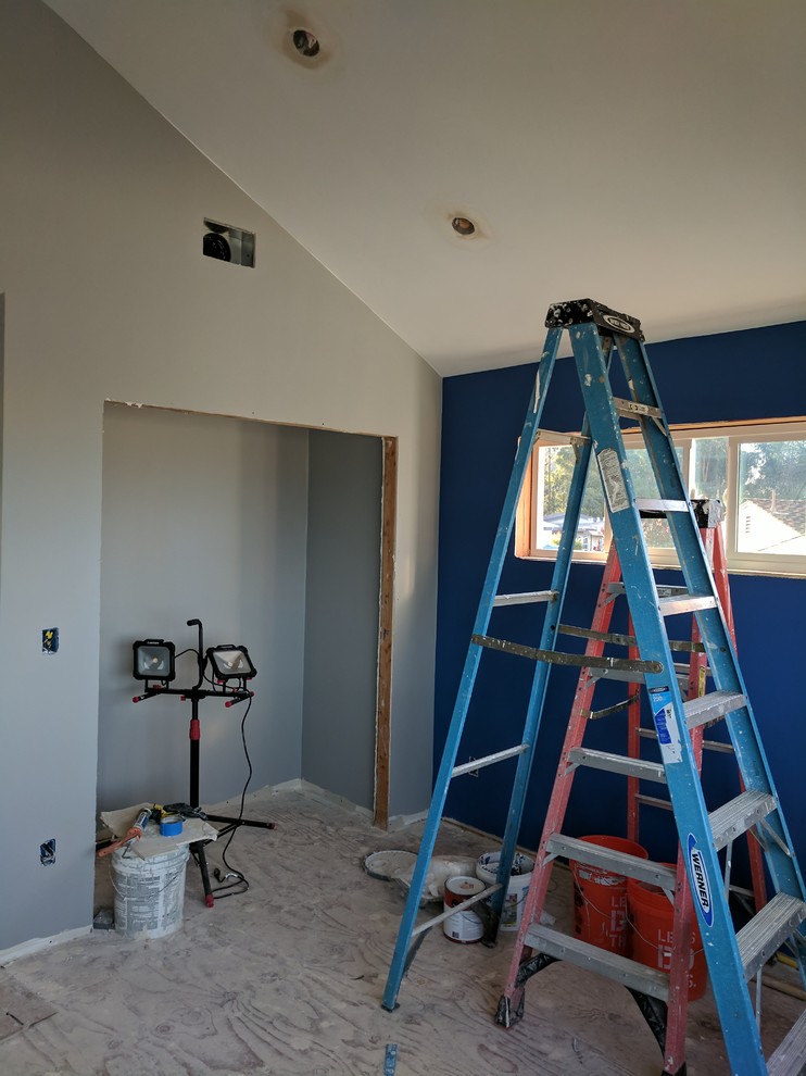 what color should i use to match my silver gray wall?