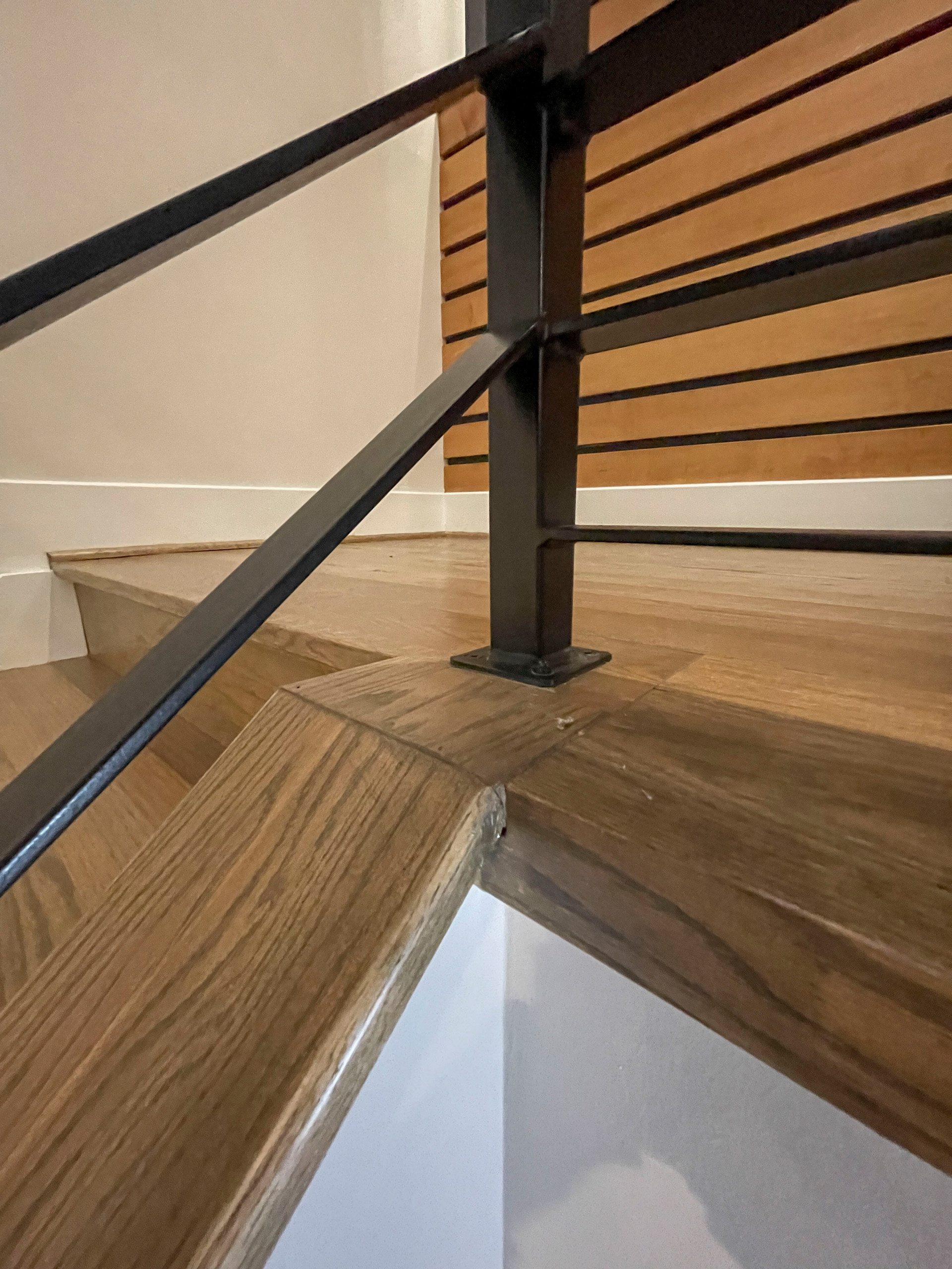 113_Floating Straight- Stringers with No Risers in Contemporary Home, Bethesda M