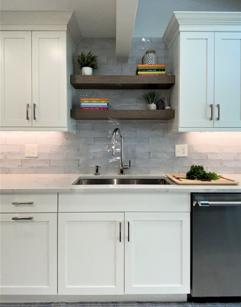 Transitional home design photo in New York
