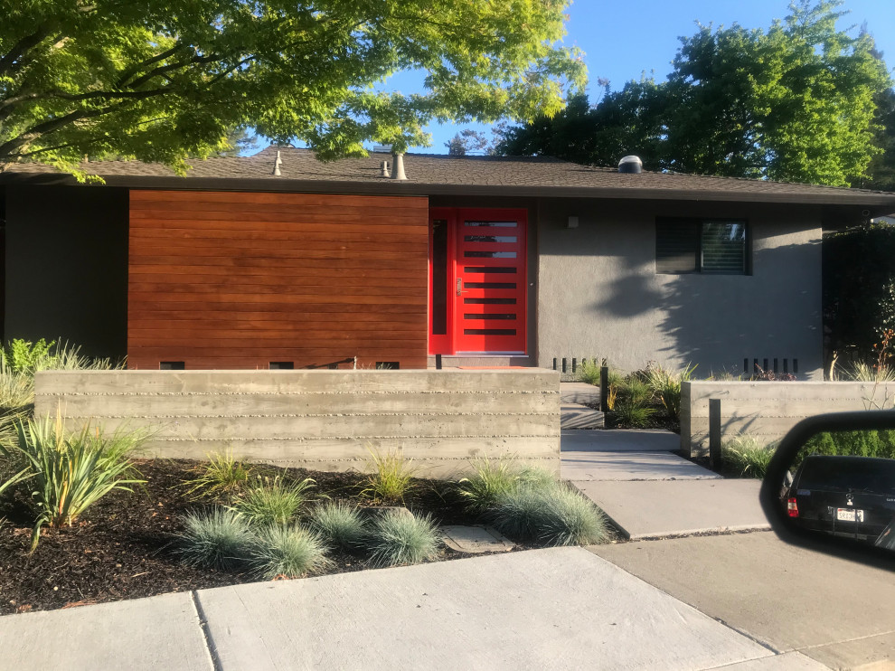 Example of a mid-sized mid-century modern exterior home design in San Francisco