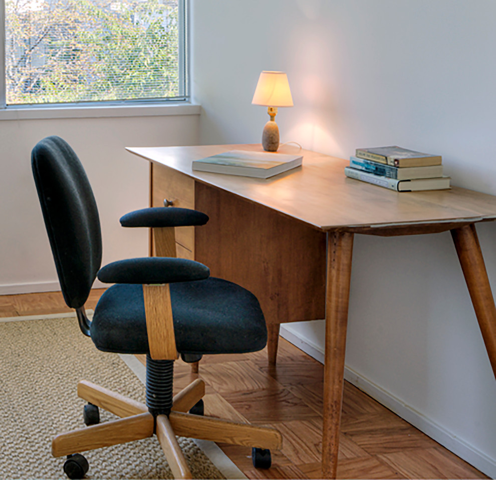 Photo of a midcentury home office in DC Metro.