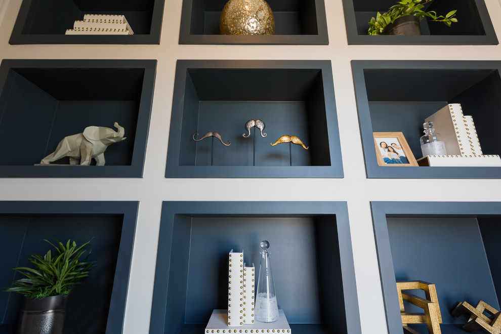 Transitional home design photo in Phoenix