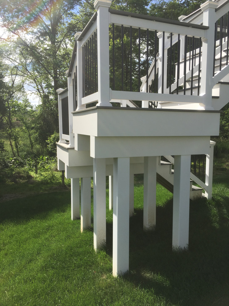 Example of a mid-sized backyard second story deck design in Baltimore with no cover