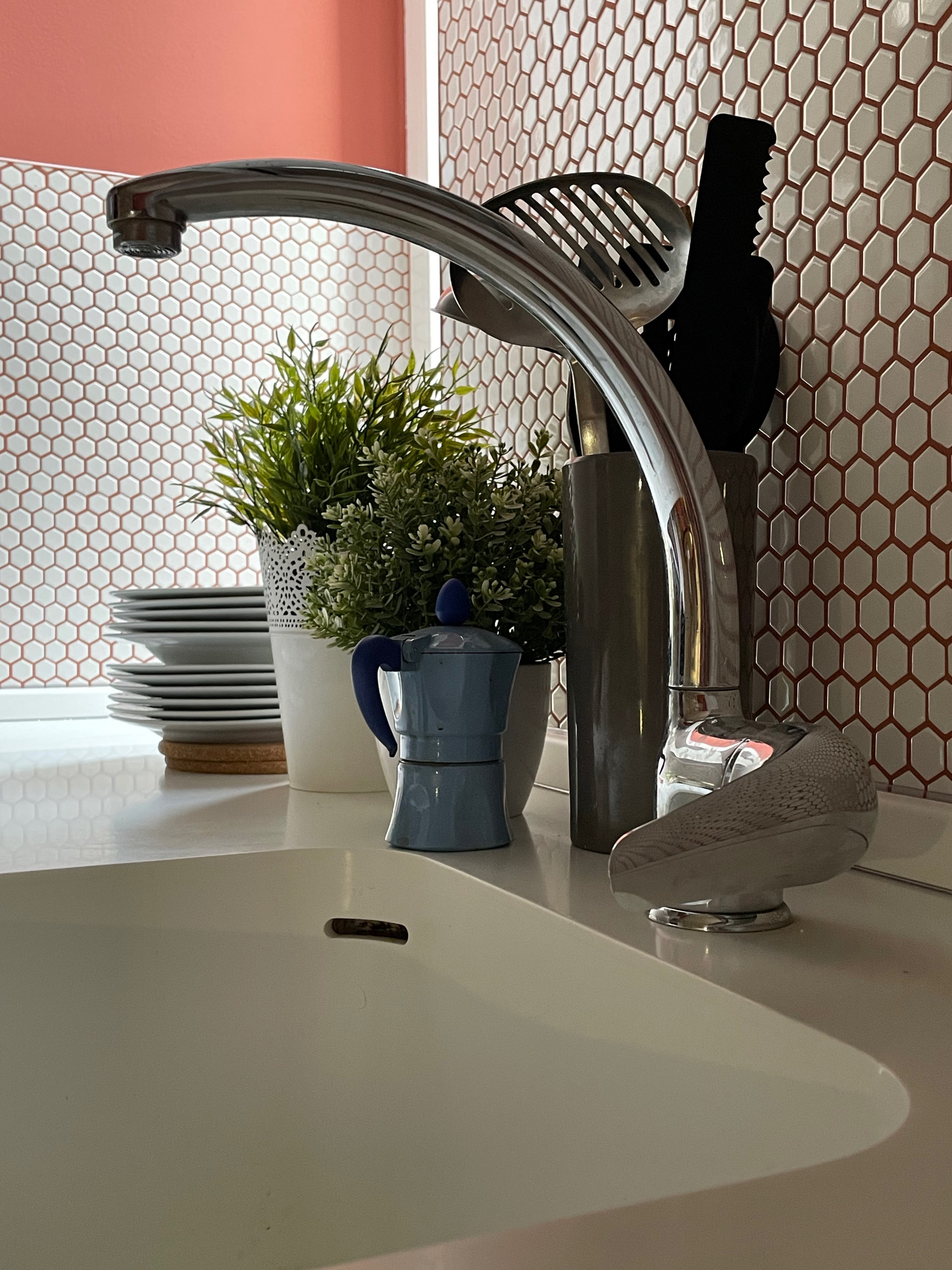 Dettaglio rivestimento cucina e zona operativa