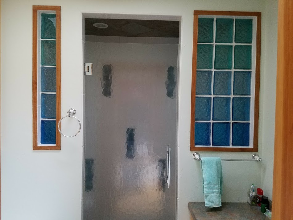 Inspiration for a transitional bathroom remodel in Milwaukee