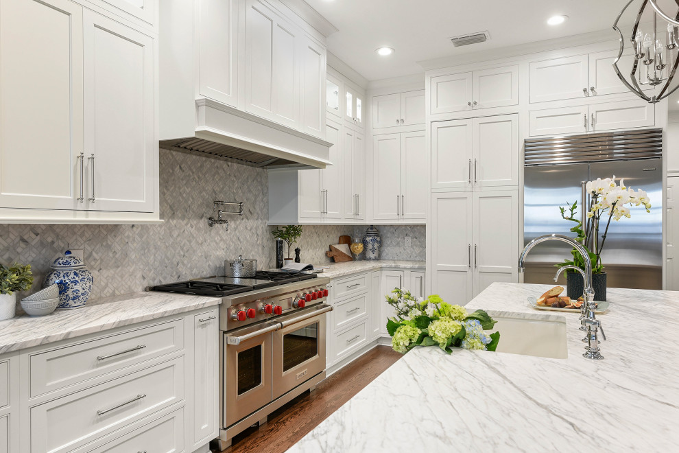 Transitional kitchen photo in Jacksonville
